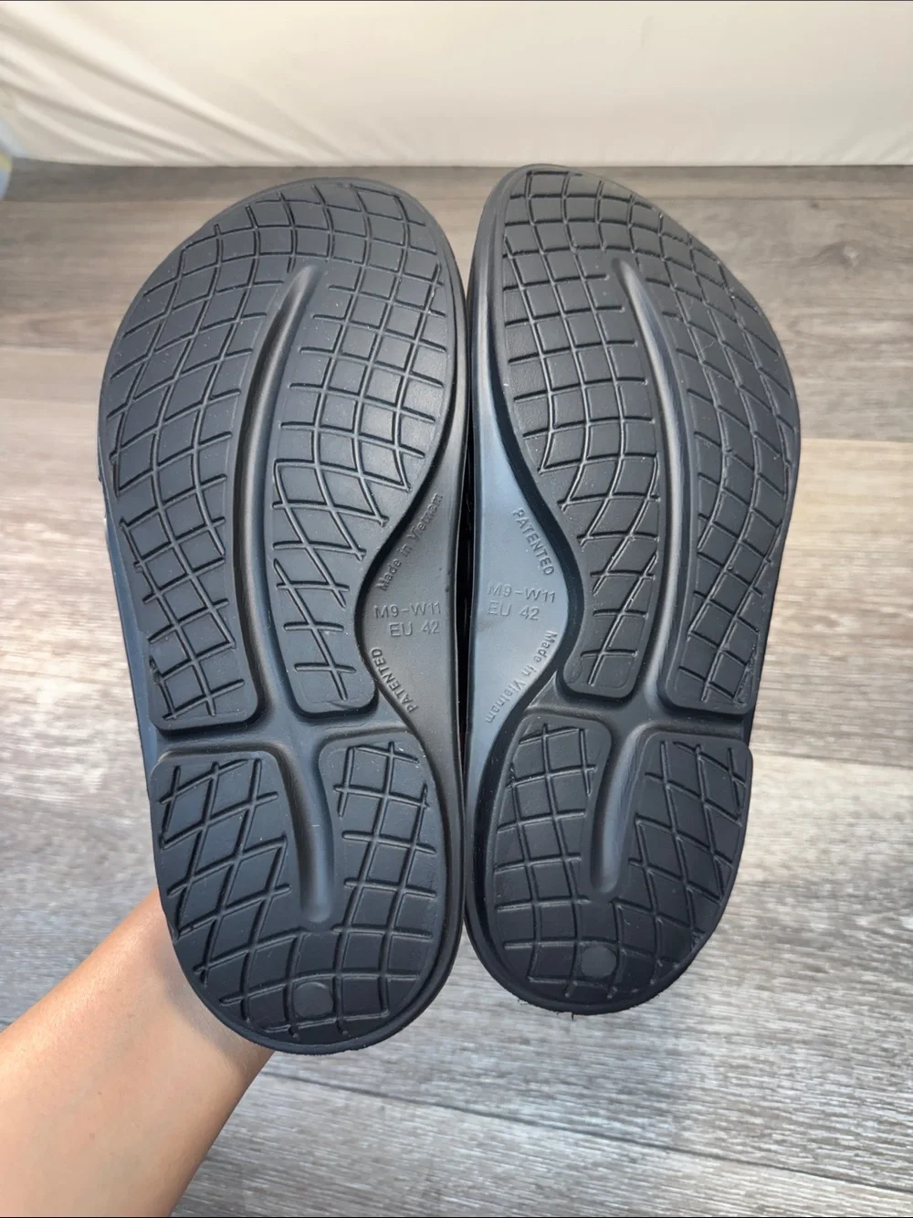 OOFOS Men's Black Slide Sandals with Cushioned Footbed Sz 9 (h79)